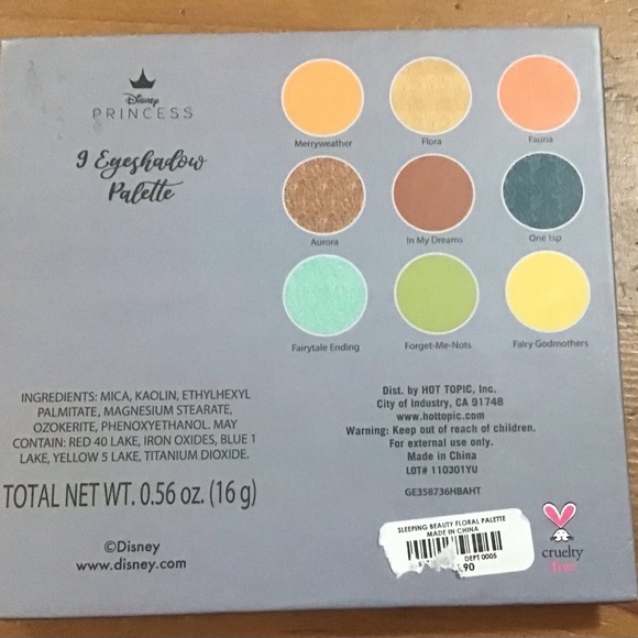 Disney: Princess Aurora Sleeping Beauty eyeshadows make up palette 9 shades. - Picture 4 of 4